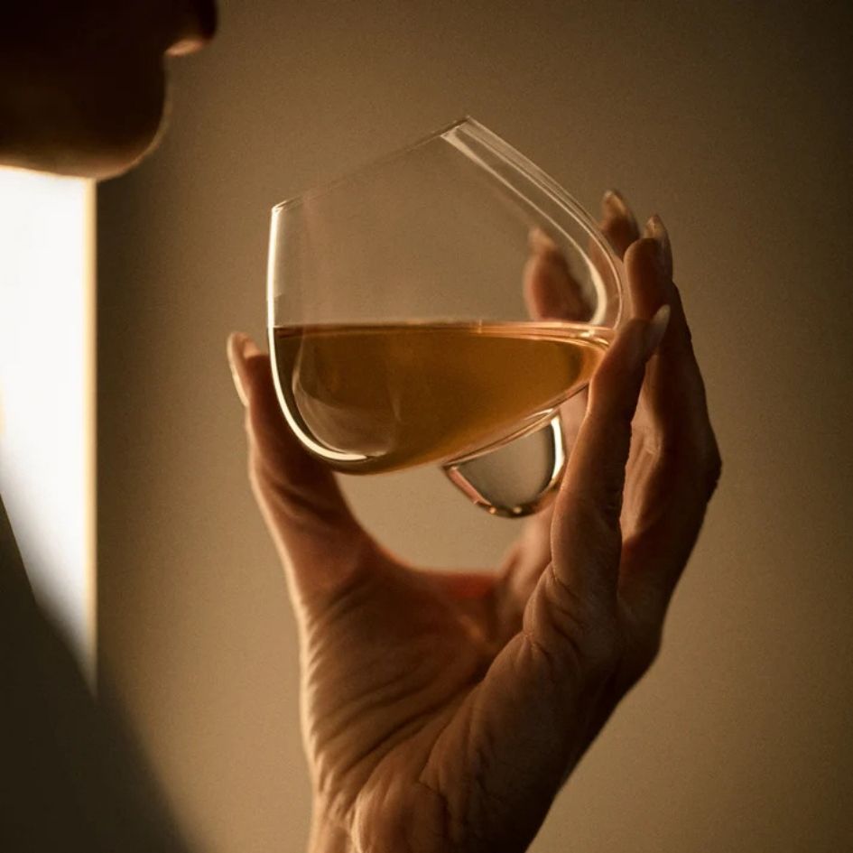 EQUILO No.1 spirits glass held in hand with rum