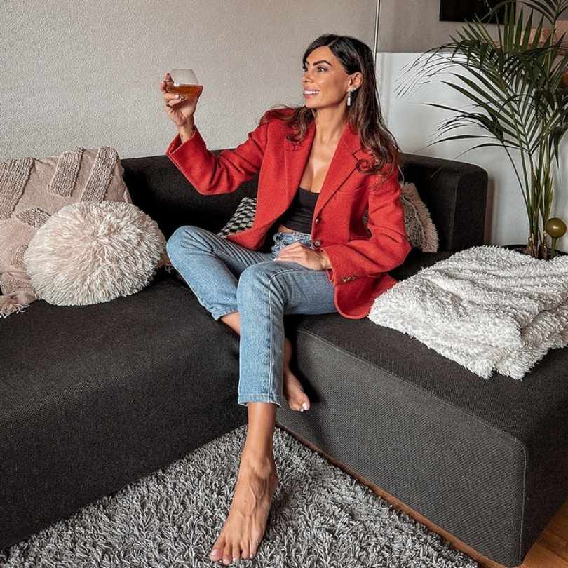 Customer review photo – EQUILO No.1 glass being held by Alessa L.