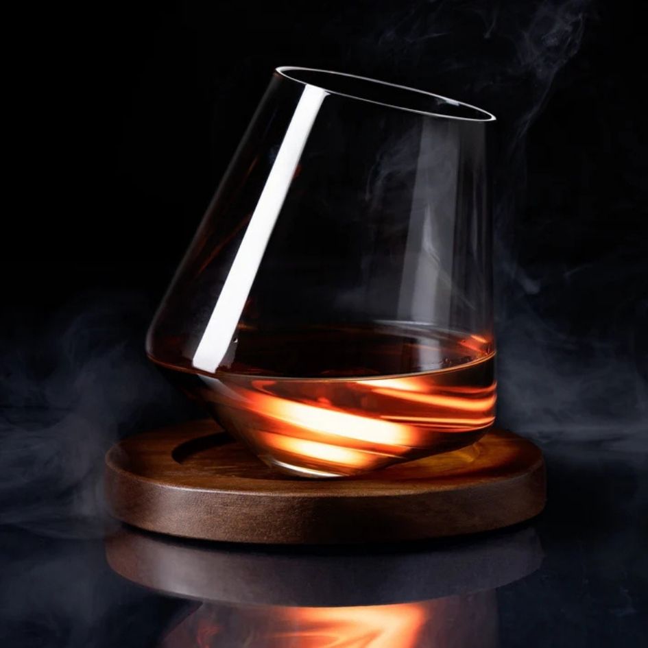EQUILO No.3 glass with whiskey